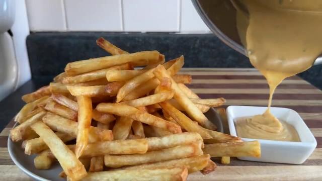 Crispy French Fries with Cheese Sauce