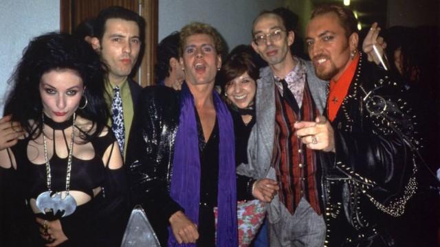 Antonio Alvarado: coser la historia de un país