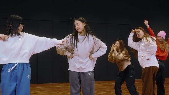 NewJeans (뉴진스) 'OMG' Dance Practice Behind