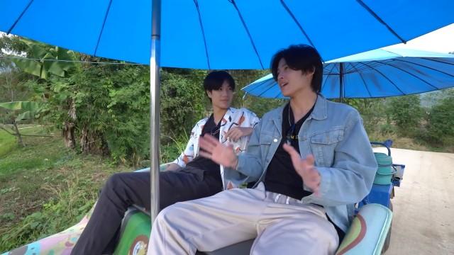 Riding an E-Tak Car to Eat in the Middle of the Forest