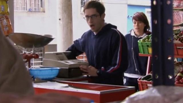 Tania descubre a Belisario robando