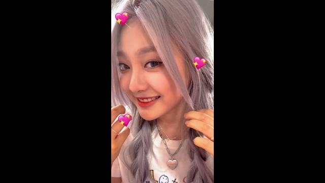 GRWM with NINGNING