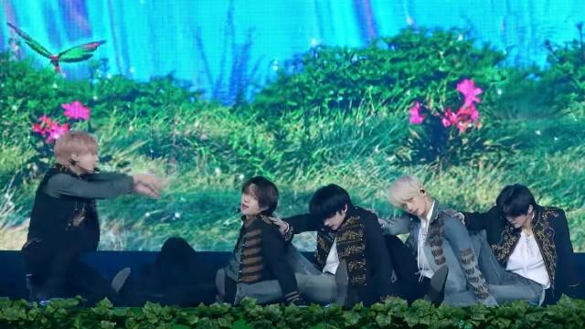 [T:TCAM] 'Sugar Rush Ride' stage @ COMEBACK SHOWCASE - TXT (투모로우바이투게더)