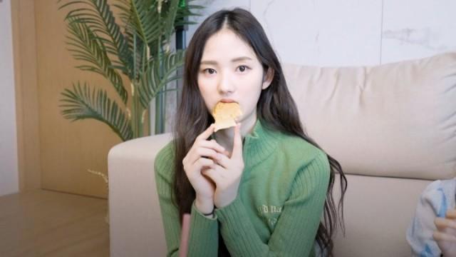 JiWoo’s Pastry Fish-shaped Pastry | tripleS 트리플에스 : SIGNAL 230207