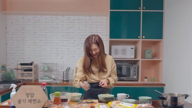 Eat banquet noodles and live long | Cheongdam Seulgi Noodle Shop