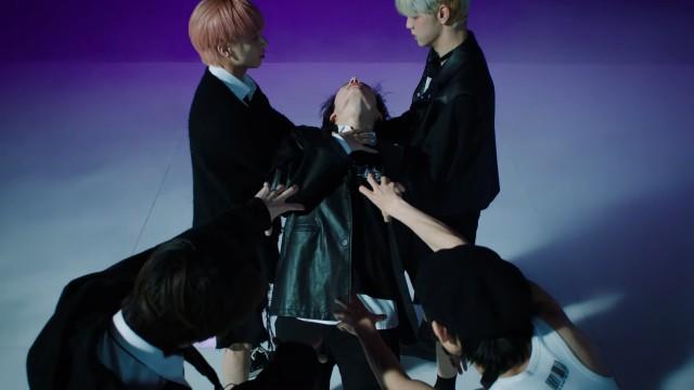 TXT(투모로우바이투게더) ‘Devil by the Window’ Special Performance Video