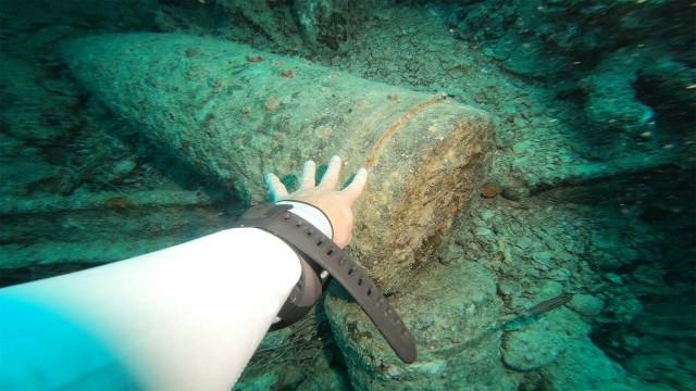 Exploration de l'épave d'un navire de la 2nd Guerre mondiale (obus à l'intérieur)