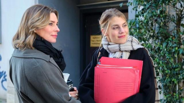 Britta findet Rufus undankbar und behält das Taxi