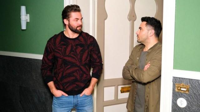 David und Jessica streuen Salz in Viviens Wunden