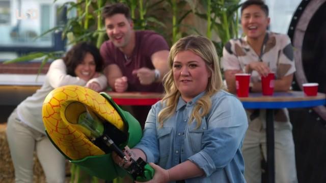 Kelly Clarkson vs. Michelle Rodriguez