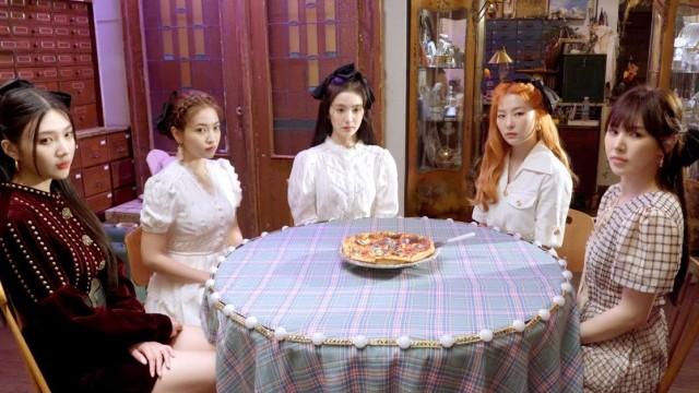 Red Velvet 레드벨벳 'Queens Archive' Special BehindㅣRV Collection