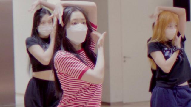 Red Velvet 레드벨벳 '다시, 여름 (Hello, Sunset)' Special VideoㅣRV Collection