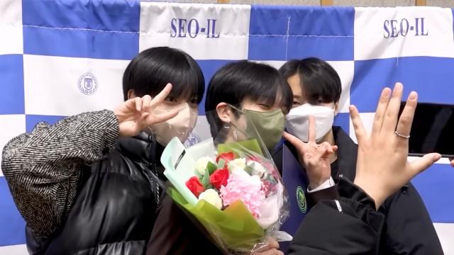 #01 04´s graduation ceremony behind