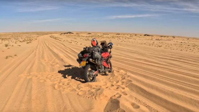 My bike doesn't start anymore and I’m alone in the desert of Mauritania