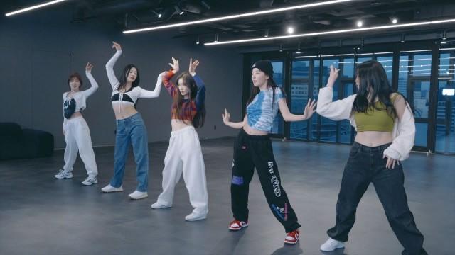 Red Velvet 레드벨벳 'Feel My Rhythm' Dance Practice BehindㅣRV Collection