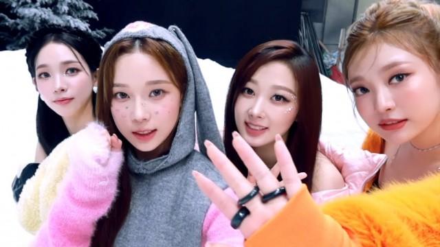 Snowfield with a lot of snow here | '2022 Winter SMTOWN : SMCU PALACE' Jacket Behind