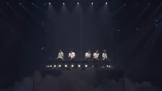'Blue Spring' stage @ ACT : SWEET MIRAGE IN SEOUL - TXT (투모로우바이투게더)