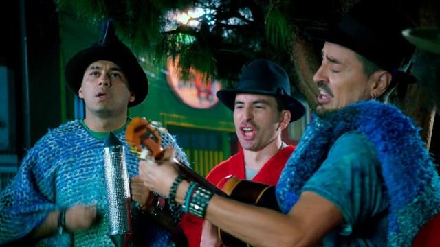 Germán ayuda a Britney con una serenata para ‘Don HP’