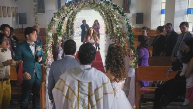 La chiquita brava llega al matrimonio del Tigre