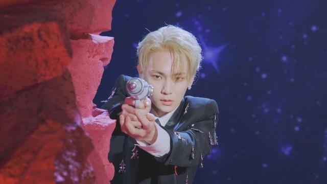 'BAD LOVE' Jacket Photoshoot Behind | KEY 키