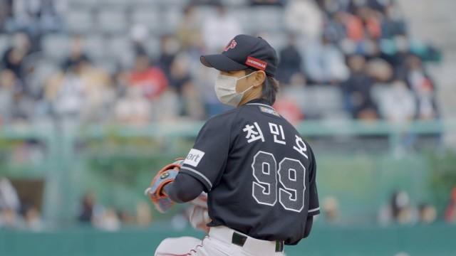 SSG LANDERS First Pitch Behind | MINHO 민호