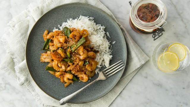 Kimchi maison (chou fermenté aux piments) / Sauté de crevettes au kimchi