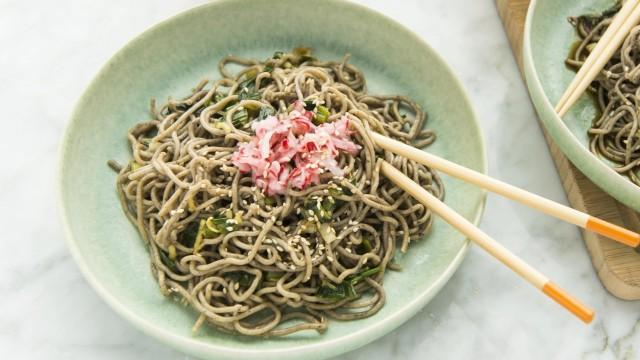 Nouilles soba maison / Nouilles soba, sauce aux oignons verts
