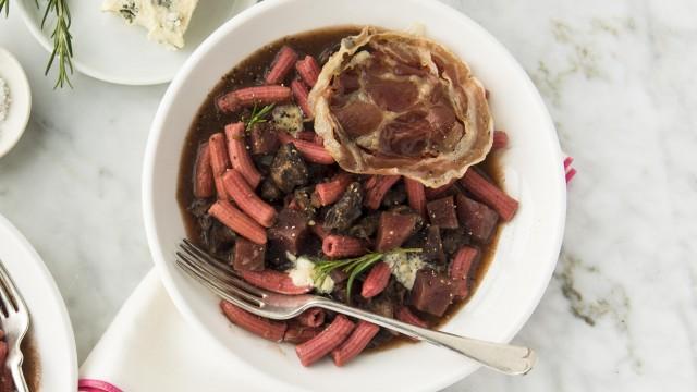 Pennes maison à la betterave / Pennes au ragoût de bœuf à la betterave et au vin rouge