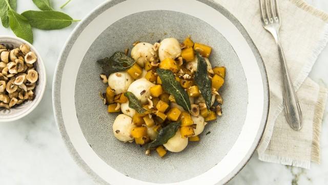 Gnocchis de pommes de terre / Gnudis / Courge Butternut au beurre et aux noisettes