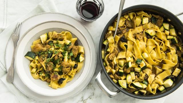 Tagliatelles maison / Tagliatelles au poulet, aux olives et au citron confit
