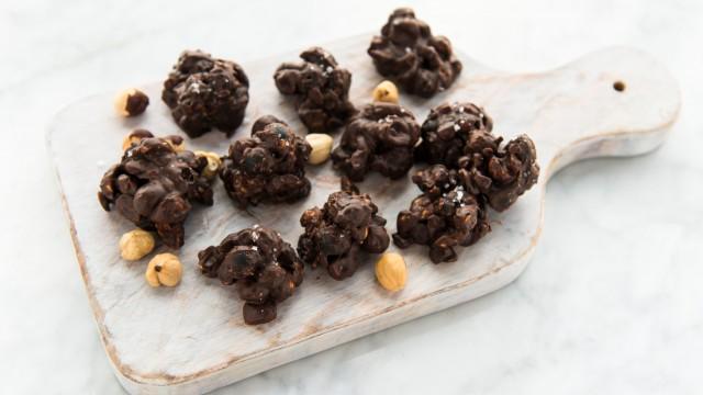 Sablés au chocolat / Clafoutis aux cerises / Rochers aux bleuets et aux noisettes