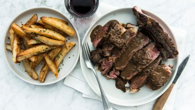 Biftek de viande vieillie et sauce aux morilles