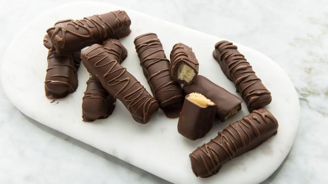 Barres de chocolat au caramel et au sablé au beurre