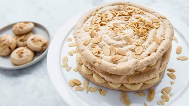Dacquoise à la crème au beurre (gâteau succès)