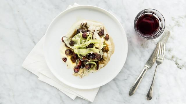 Joues de veau sauce bordelaise / Purée de chou-fleur / Salade de céleri et de raisins
