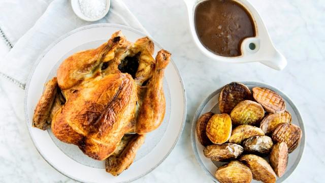 Poulet rôti / Pommes de terre rôties / Salade de chou rouge et haricots verts