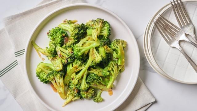Sauté de brocoli / Salade de chou crémeuse aux pieds de brocoli