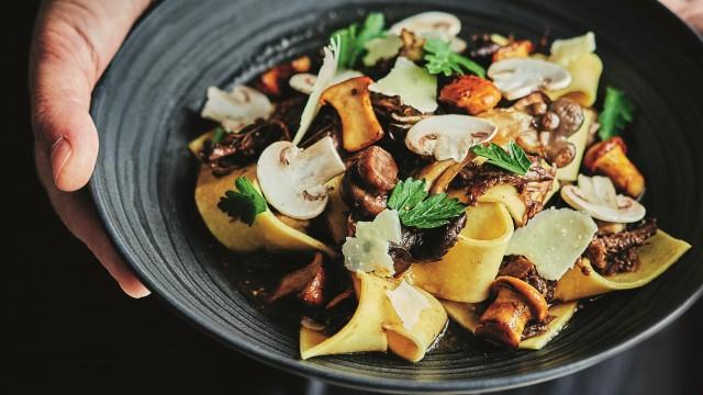 Pâtes aux champignons et au bœuf braisé