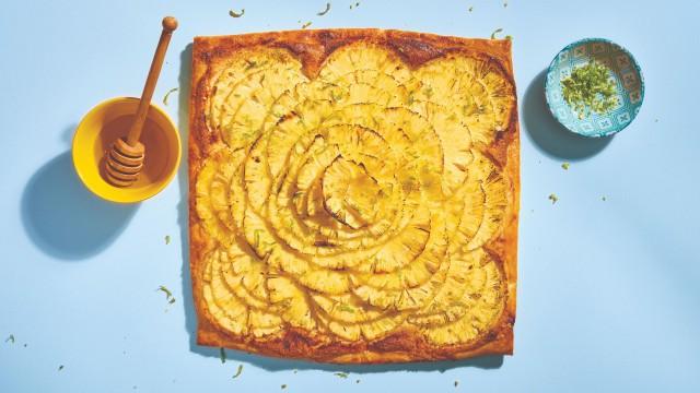 Tarte fine à l’ananas et aux amandes