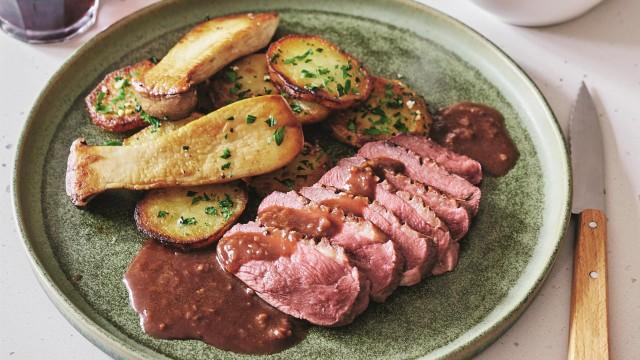 Magrets de canard poêlés / Pommes de terre sarladaises
