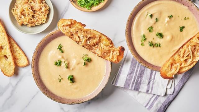 Velouté de poireaux et jambon croustillant/ Crème aux oignons caramélisés et navets