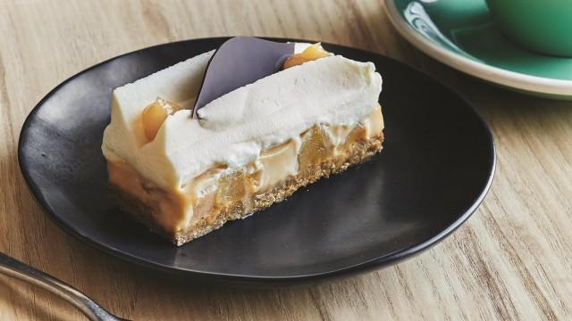 Gâteau aux poires et au caramel / Chantilly au fromage à la crème
