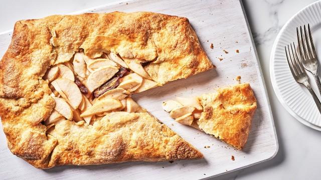 Tartiflette / Tarte rustique aux pommes, poires et dattes