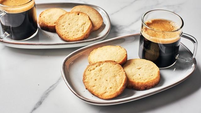 Gâteau au parfum de citron et d’orange / Biscuits sablés aux amandes