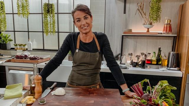 Tarte tatin à la betterave / Salade aux fanes de betteraves