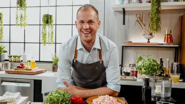 Crevettes poêlées à l'ail pesto de mâche / Couscous de chou-fleur, pommes et panais