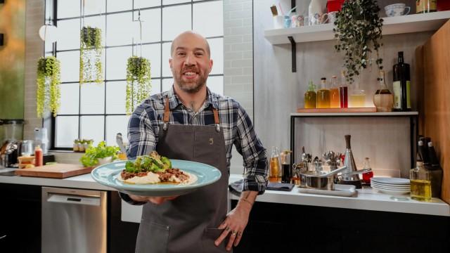 Deux plats avec du houmous