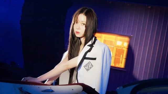 머리 잘랐어요  기분전환으로 | WINTER VOGUE Photoshoot Behind