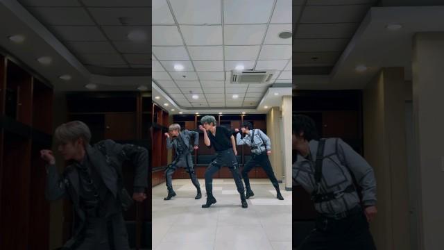 손목 위에 난~ 옷깃 위에 난~ 남겨두려 해~