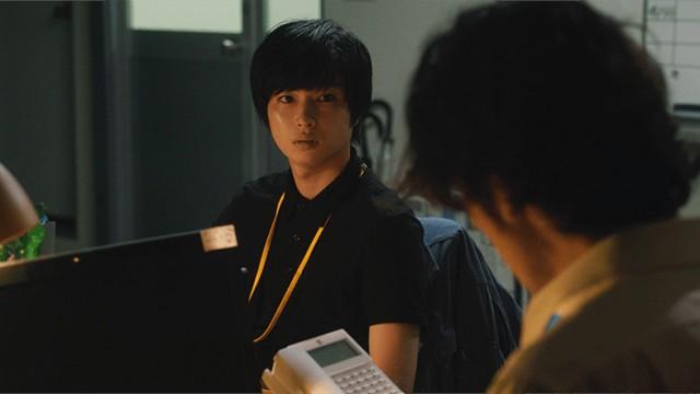 深夜、営業所にて